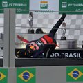 VIDEOD: Webberi omalaadne hüvastijätt F1-ga: kiivrita sõitmine ja poodiumil kukkumine