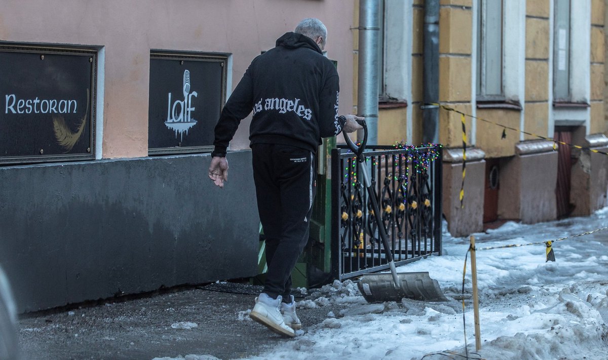 Lume- ja jääkoristus on eelkõige füüsiline töö. Sulatavad vahendid vaid kergendavad protsessi.