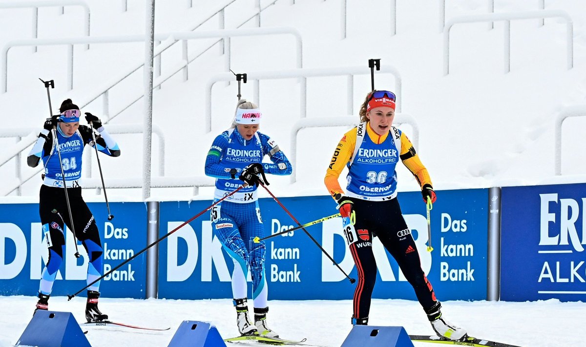 Tuuli Tomingas (vasakul) Oberhofi MK-etapil.