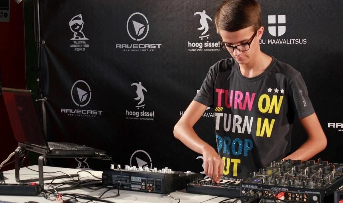 DJ Contest” annab esinemisvõimaluse elektroonilise tantsumuusika mängimisega tegelevatele noortele. (Foto: Tallinna Noorsootöö Keskus)