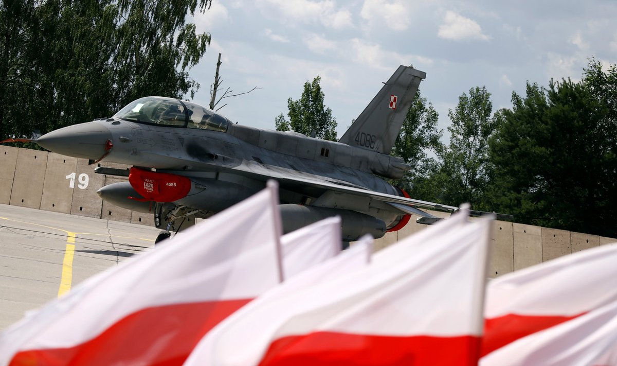 Poola lennukid F-16 Janowi lennubaasis
