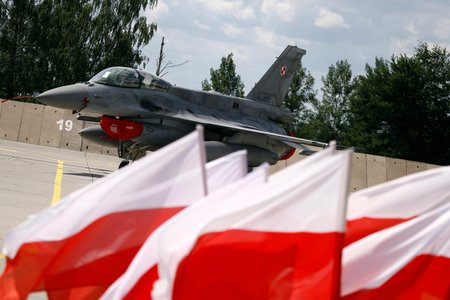 Poola lennukid F-16 Janowi lennubaasis