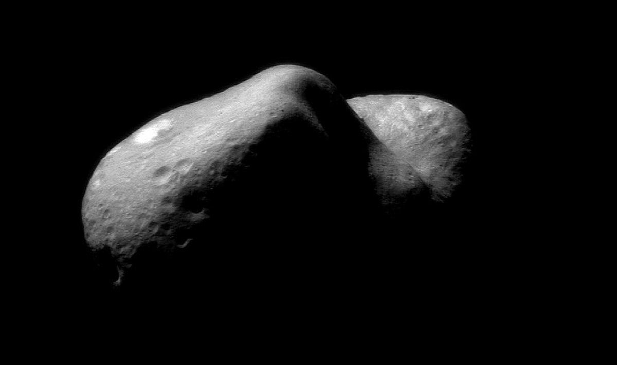 Üks suuremaid Maa-lähedasi asteroide Eros on umbes 35 kilomeetrit lai, Maad ta seni ei ohusta.