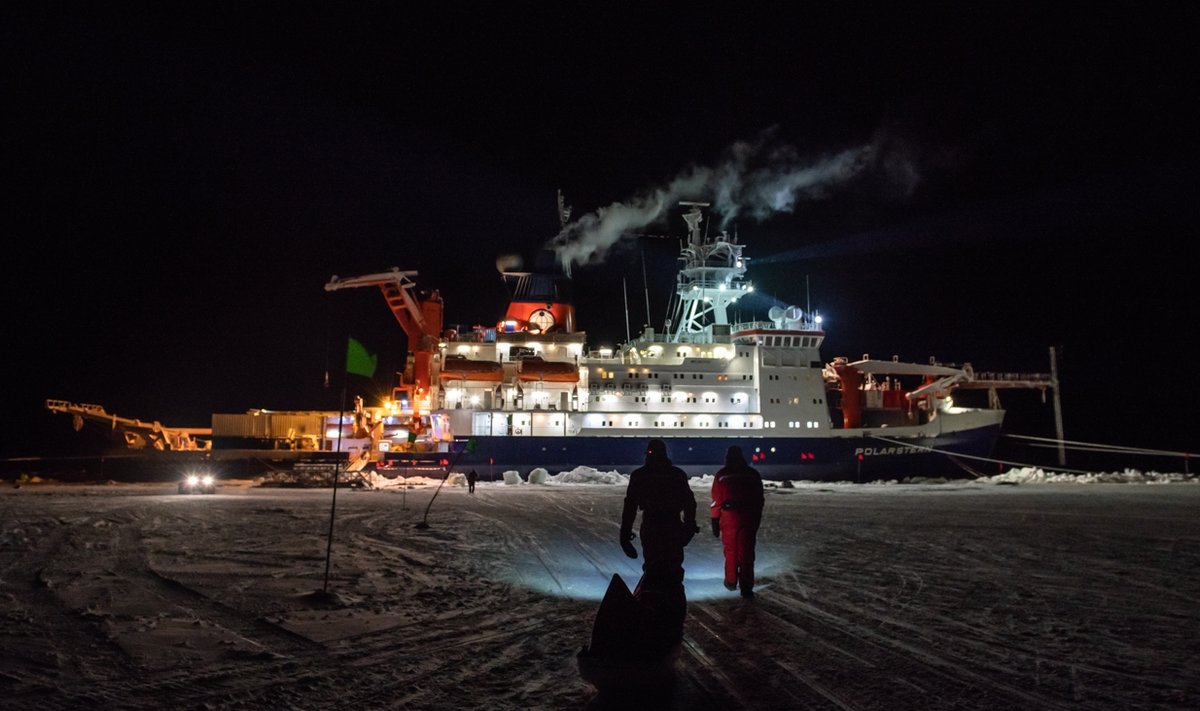 Polarstern toimib kui triiviv teaduskeskus, millelt teadlased saavad jääle ekspeditsioone teha.