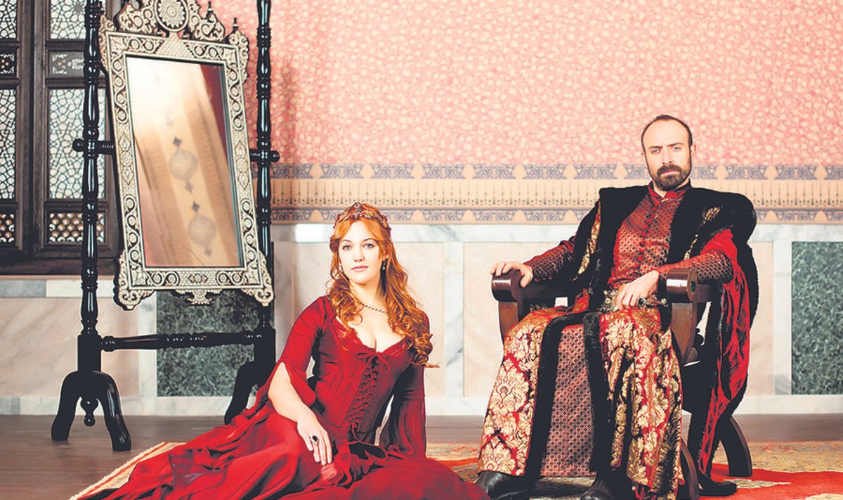 Alexandra rollis on türgi ja saksa juurtega näitleja Meryem Uzerli. Sultanit mängib sarjast “1001 ööd” tuntud Halit Ergenç.