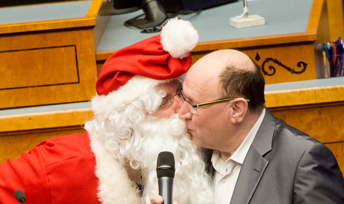 Дед Мороз поцеловал Хельме