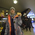 VIDEO JA FOTOD: Kuldne Kelly, tere tulemast koju! Kelly Sildarut tervitati lennujaamas laulu ja kuulsa võidutantsuga