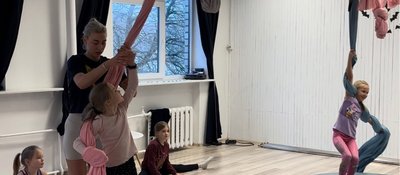 Занятия с детьми в студии танцев