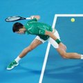 Australian Open: Federer võitis kindlalt, tiitlikaitsja Djokovic loovutas seti