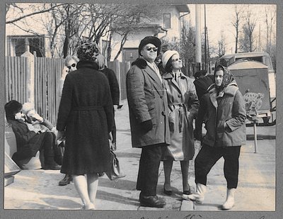 TÄHTEDE POOLE: Veljo Käsper (vasakul) oma esimese täispika filmi “Supernoova” (1966)  ajal päikest püüdmas.
