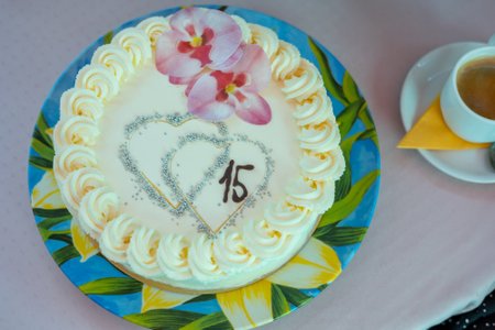 Selle tordiga õnnitles paari 15 abieluaasta täitumise puhul loo autor Maire Aunaste.