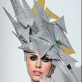 FOTOD: Lady GaGa poseeris palja ülakehaga