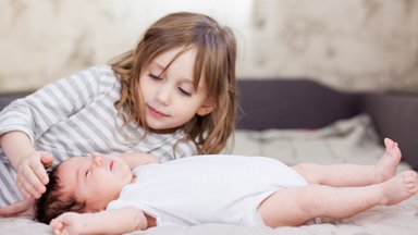 Suurem laps on beebi peale armukade? Lasteterapeudi meganipp, mis aitab rivaalitsemist vältida