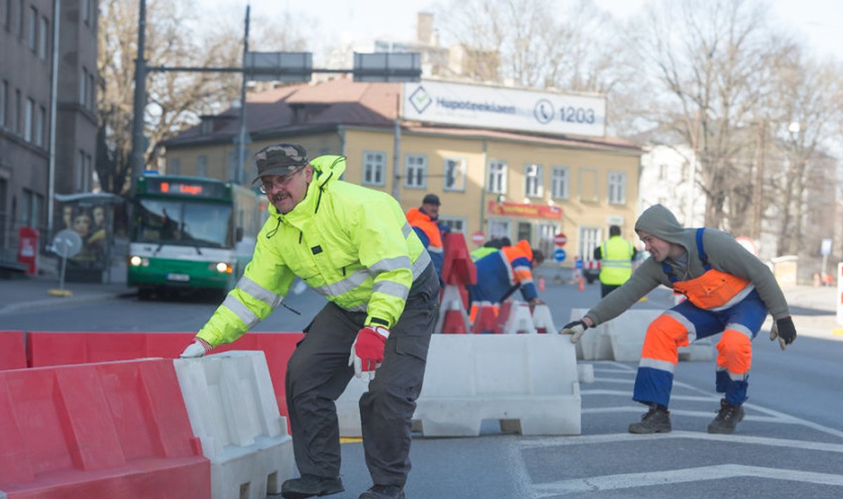 Nädalavahetusel käisid Pärnu maanteel teetööd ja loodetavasti sujub liiklus täna hommikust nagu plaanitud. 
