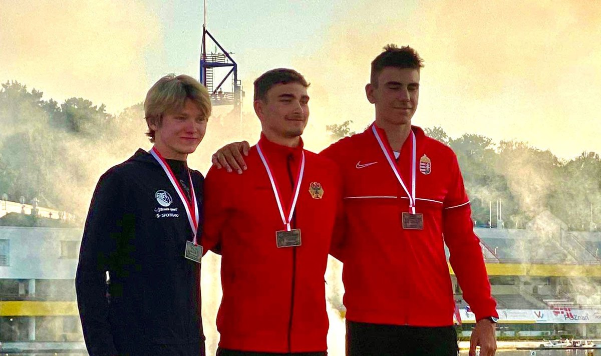 Olümpialootuste regati 1000 m finaali esikolmik, vasakul teise koha saanud Roman Orlov.
