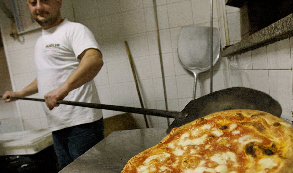 Sudu ohver. Paljudel Itaalia söögikohtadel on keelatud puuküttega ahjudes pitsasid valmistada.