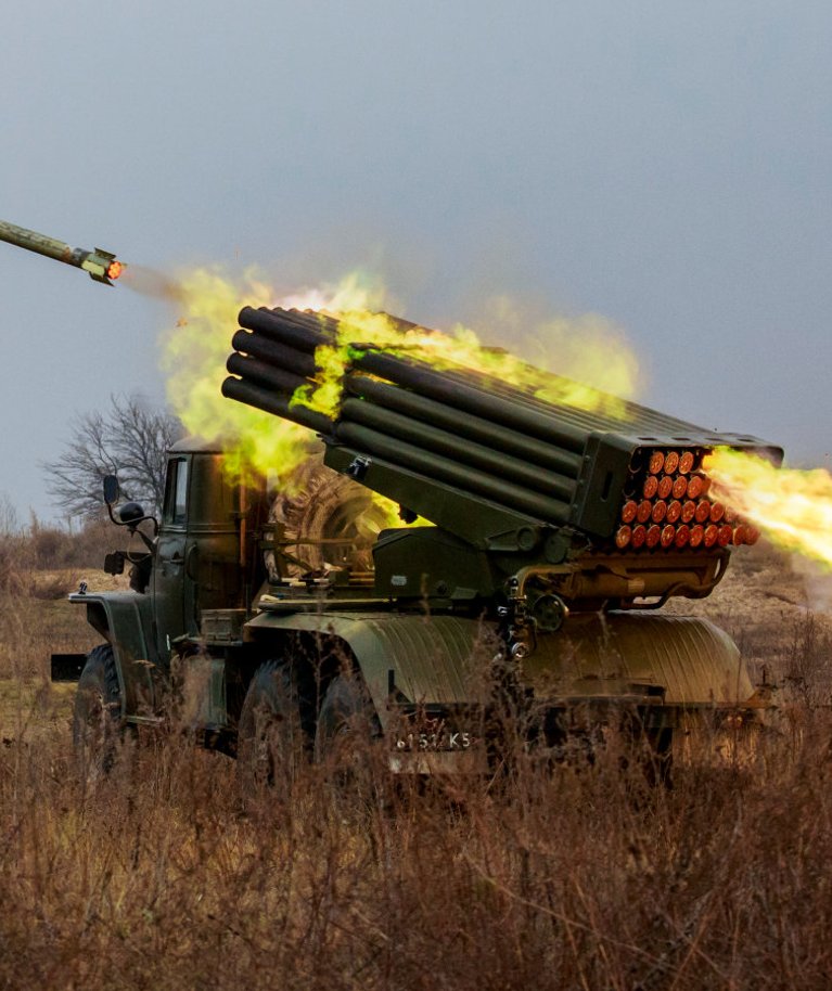 Ukraina sõjaväelased tulistavad Grad raketisüsteemist õppustel Kiievi lähedal, mõne aasta eest.