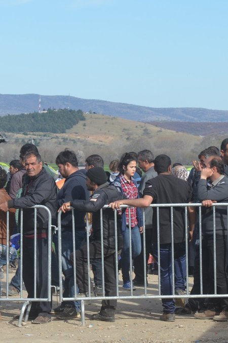 Järjekord Kreeka piiril paiknevas põgenikelaagris. 
