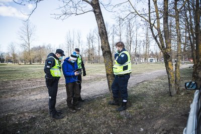 Lendame üle linna mitmes kohas, kus on tõenäosus leida suuremaid gruppe.