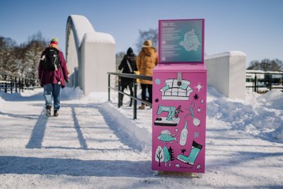 Rändkast on oma esimeses peatuspaigas Tartu Kaarsilla juures 23. märtsini. Sealt edasi liigub kast Eedeni kaubanduskeskusesse.