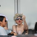 FOTOD: Lady GaGa käis aluspesus spordivõistlusel ja suudles seal naisega