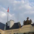 Kunstnikud heiskasid Tšehhi presidendilossi lipuvardasse punased aluspüksid