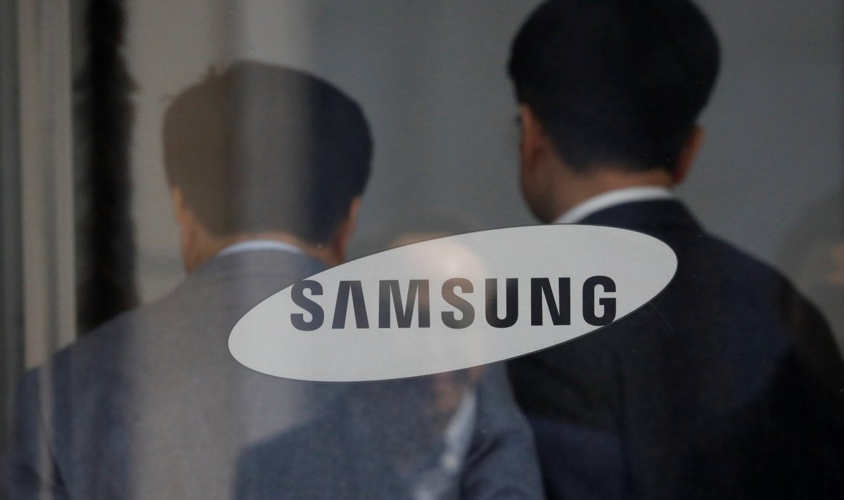 Digiabilistest eriti huvitavaid pilte teadupärast ei saa ja Bixbyst pole veel üldse pilte. Seega vaadake krüptilist pilti Samsungi töötajatest Lõuna-Koreas Soulis firma hoonesse astumas. Onju krüptiline? (Foto: REUTERS)