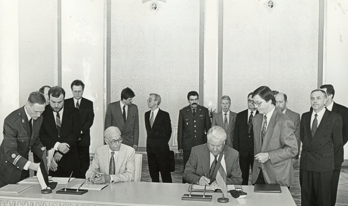eesti-vene lepingutele alla kirjutamine, foto arhi