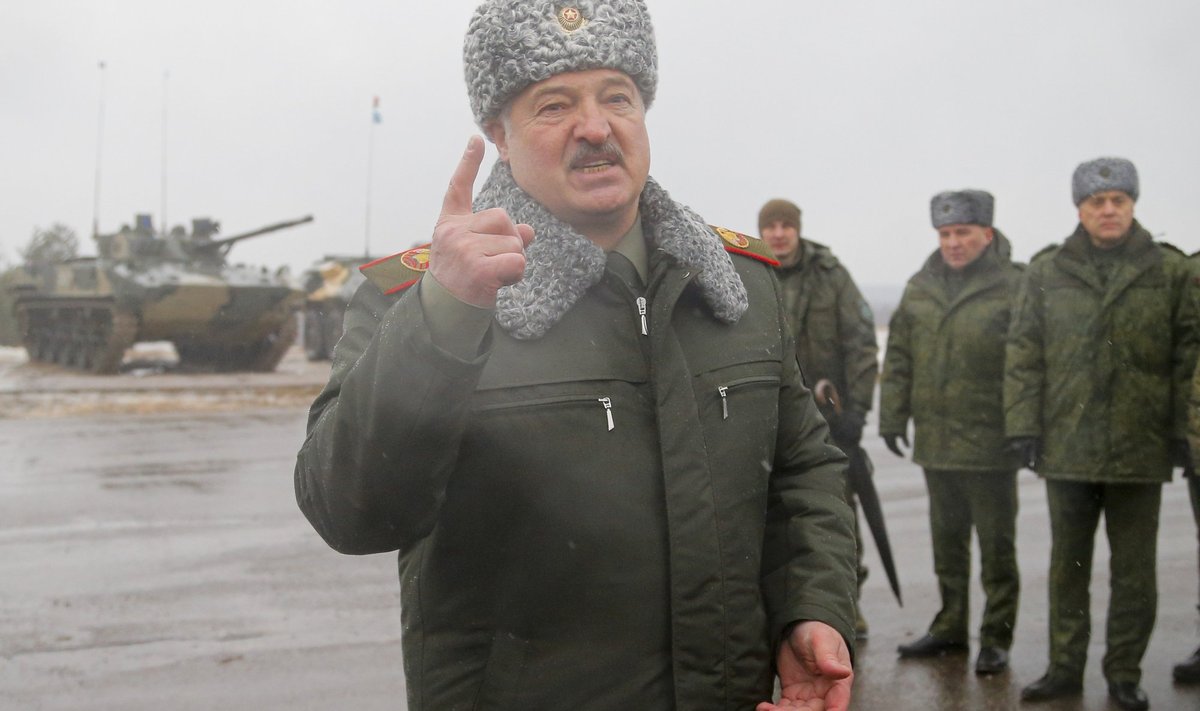 Valgevene diktaator Aljaksandr Lukašenka külastab Venemaaga peetavaid sõjaväeõppusi.