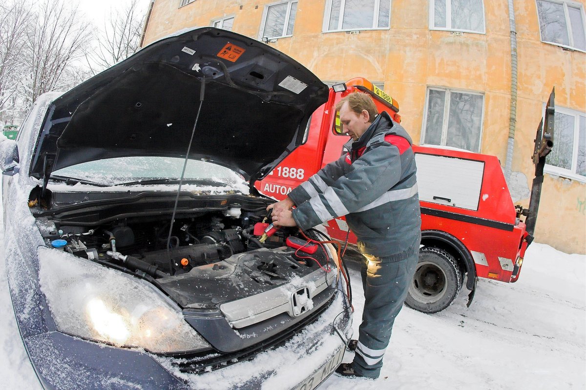 Из-за мороза педаль тормоза проваливалась вниз“. Холод продолжает  испытывать автовладельцев - Delfi RUS