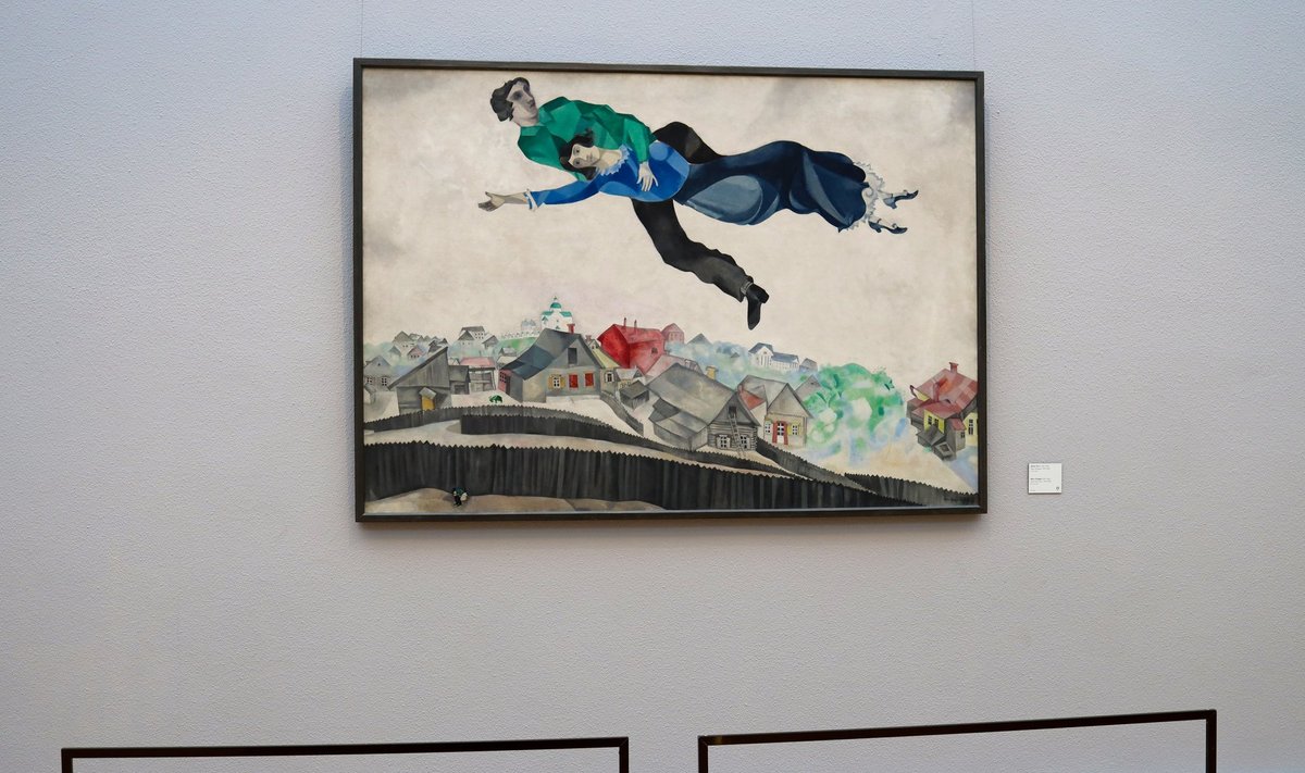 Картина Марка Шагала "Над городом"