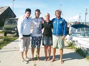 Merematkajad Prangli saarel. Vasakult Allan-Kris Malleus, Lauri Kummel, Maarja Aan ja ujumismatkade eestvedaja Teet Daaniel.