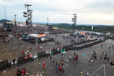 Suur saksa rockfestival Rock-am-Ring katkestati terroriohu tõttu, publik evakueeriti