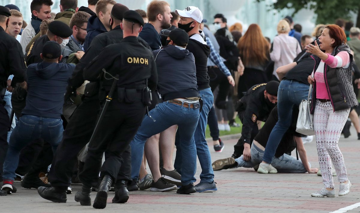 OMON ja meeleavaldajad Minskis