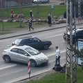 DELFI FOTOD: Tallinnas toimus mootorratturi ja sõiduauto vahel kokkupõrge. "Vaatepilt oli jube"