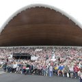 ФОТО и ВИДЕО | Обещанная компенсация от Нолана: на бесплатный концерт на Певческом поле пришли тысячи людей