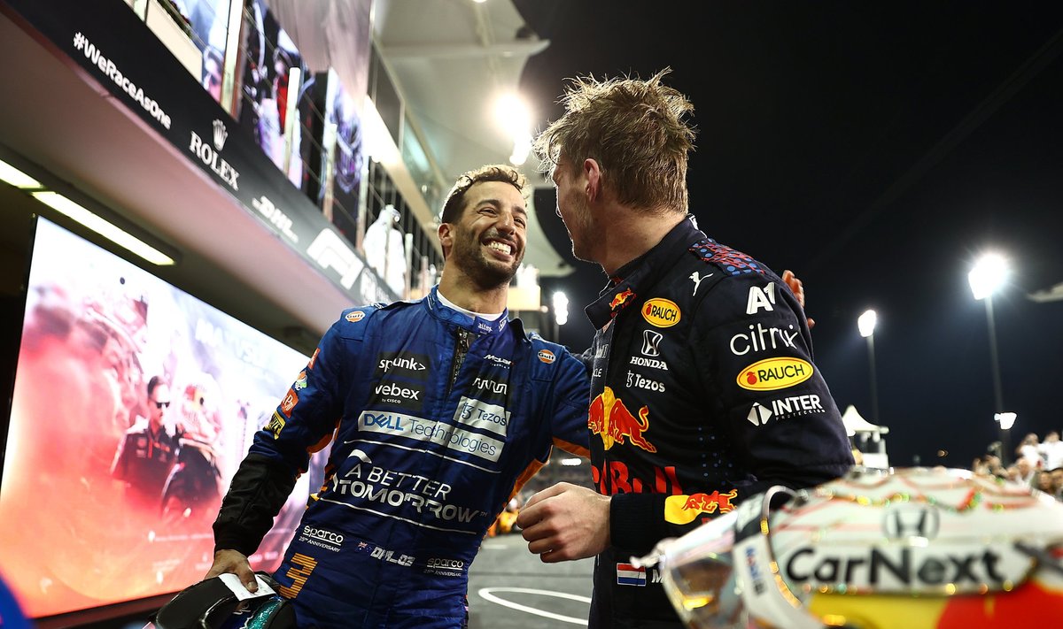 Daniel Ricciardo (keskel) ja Max Verstappen olid aastaid tagasi tiimikaaslased. Verstappen on nüüdseks valitsev maailmameister, Ricciardo ei leia kuidagi head vormi.