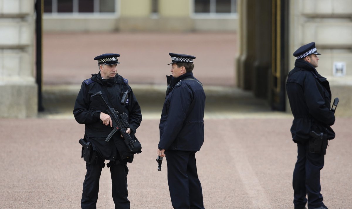 Politseinikud Buckinghami palee ees. 