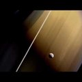 Saturni kaaslasel laiub hiigelsuur veekogu, olgugi, et jää all peidus