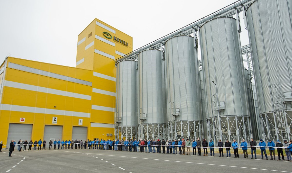 Lõuna-Eesti suurima, KEVILI viljaterminali avamisel Rõngus oli kohal palju ühistuliikmeid.