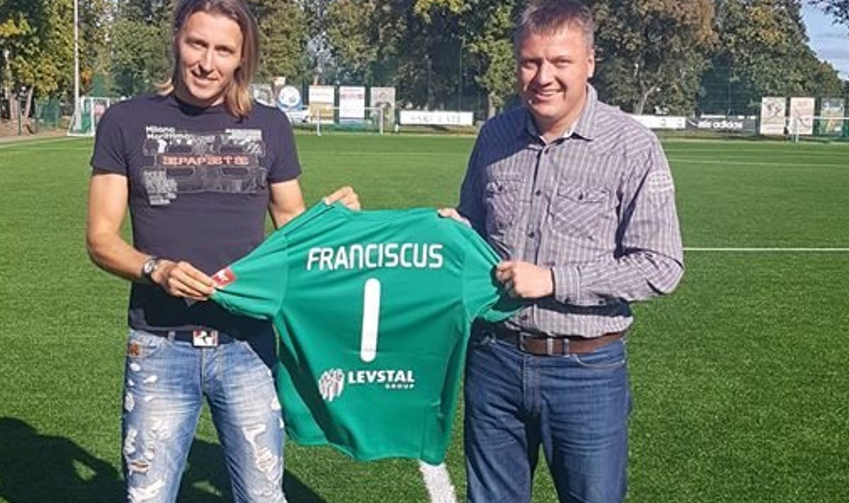 FCI Levadia kingib paavstile oma mängusärgi