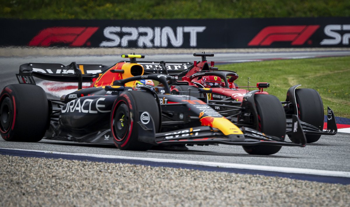 Max Verstappen ja Charles Leclerc.