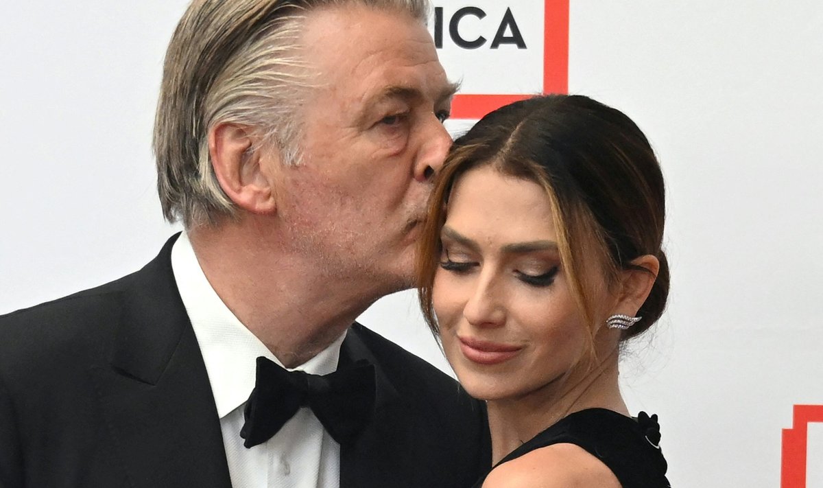 Alec Baldwin koos abikaasaga PEN galal.