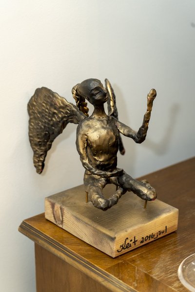 Ангел, которого Кейт изготовила себе в подарок на Рождество в школе скульптуры Тауно Кангро.