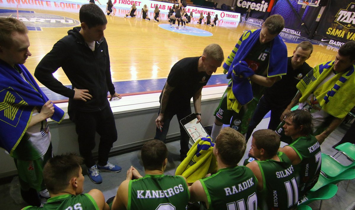 Valga meeskonna peatreener Kristaps Zeids eilses mängus Tartu Ülikooliga.