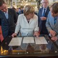 FOTOD: Suure erandina Merkeli ette toodud haruldased kirjad tekitasid visiidipäeva emotsionaalseima tipphetke