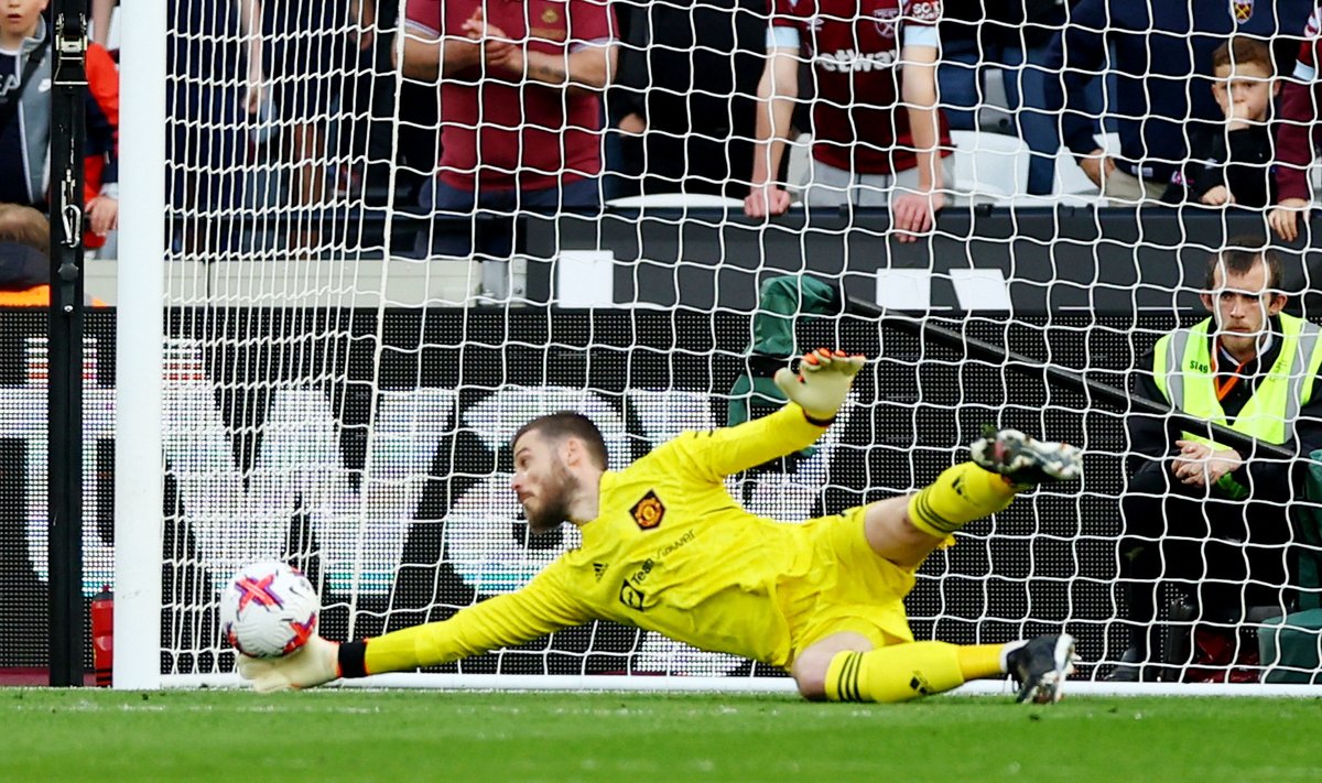 Pall lendab David de Gea käest väravasse