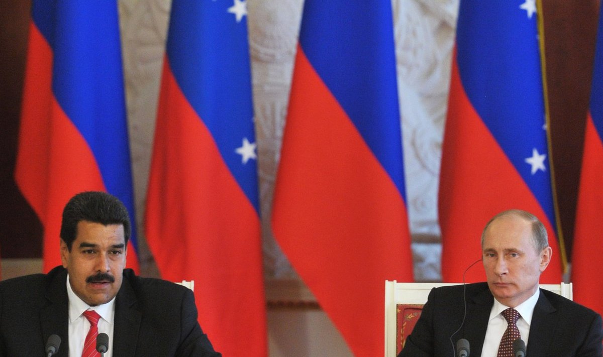 Venemaa president Vladimir Putin (paremalt) ja Venezuela president Nicolás Maduro Kremlis.