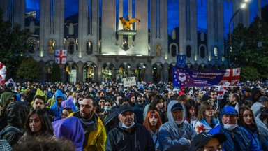 DELFI THBILISIS | Õhtune meeleavaldus jätkub rahumeelselt. Gruusia president lubab välisagentide seadust vetoga pidurdada