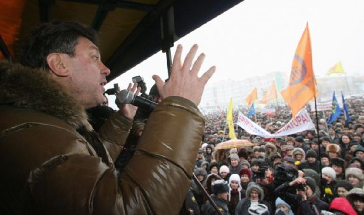 Meeleavaldus Kaliningradi keskväljakul, kuhu kogunes 10000 demonstranti, esiplaanil Venemaa opositsiooniliider Boriss Nemtsov Foto: RiaNovosti, Scanpix